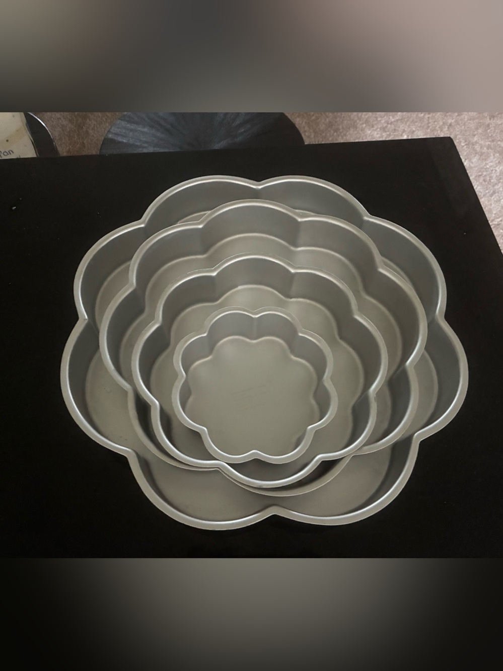 Flower-Shaped Nested Baking Pan Set of 4 - Silver